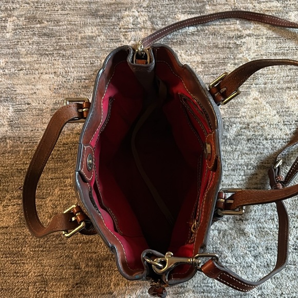 Dooney & Burke Elegant Leather Handbag - gray/brown - small crossbody - Picture 5 of 11